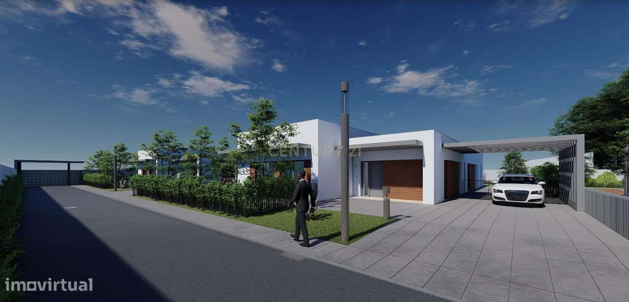 Quinta com 5000 m2  com moradia T4-19