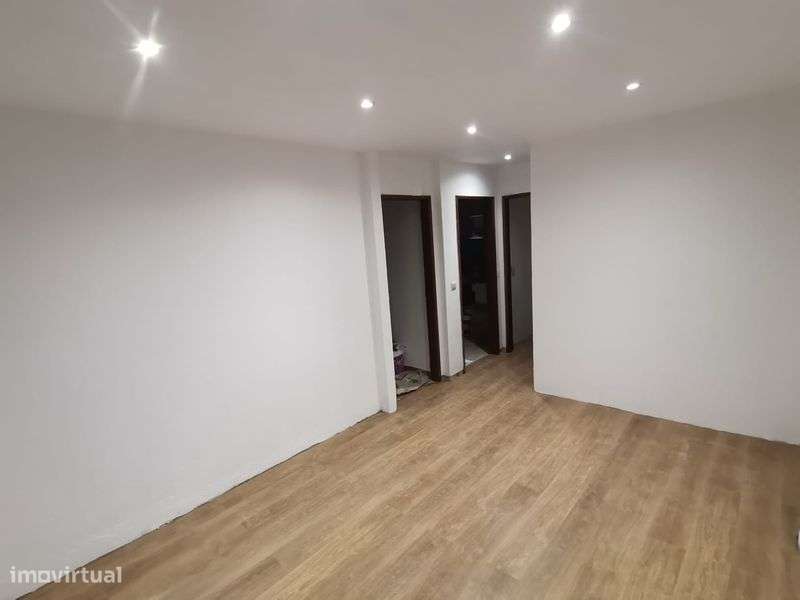 Predio com 5 apartamentos T1