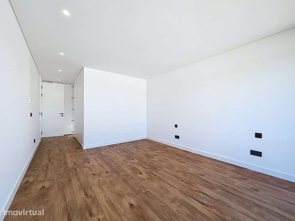 Moradia T5 na Aroeira - Charneca da Caparica.-15