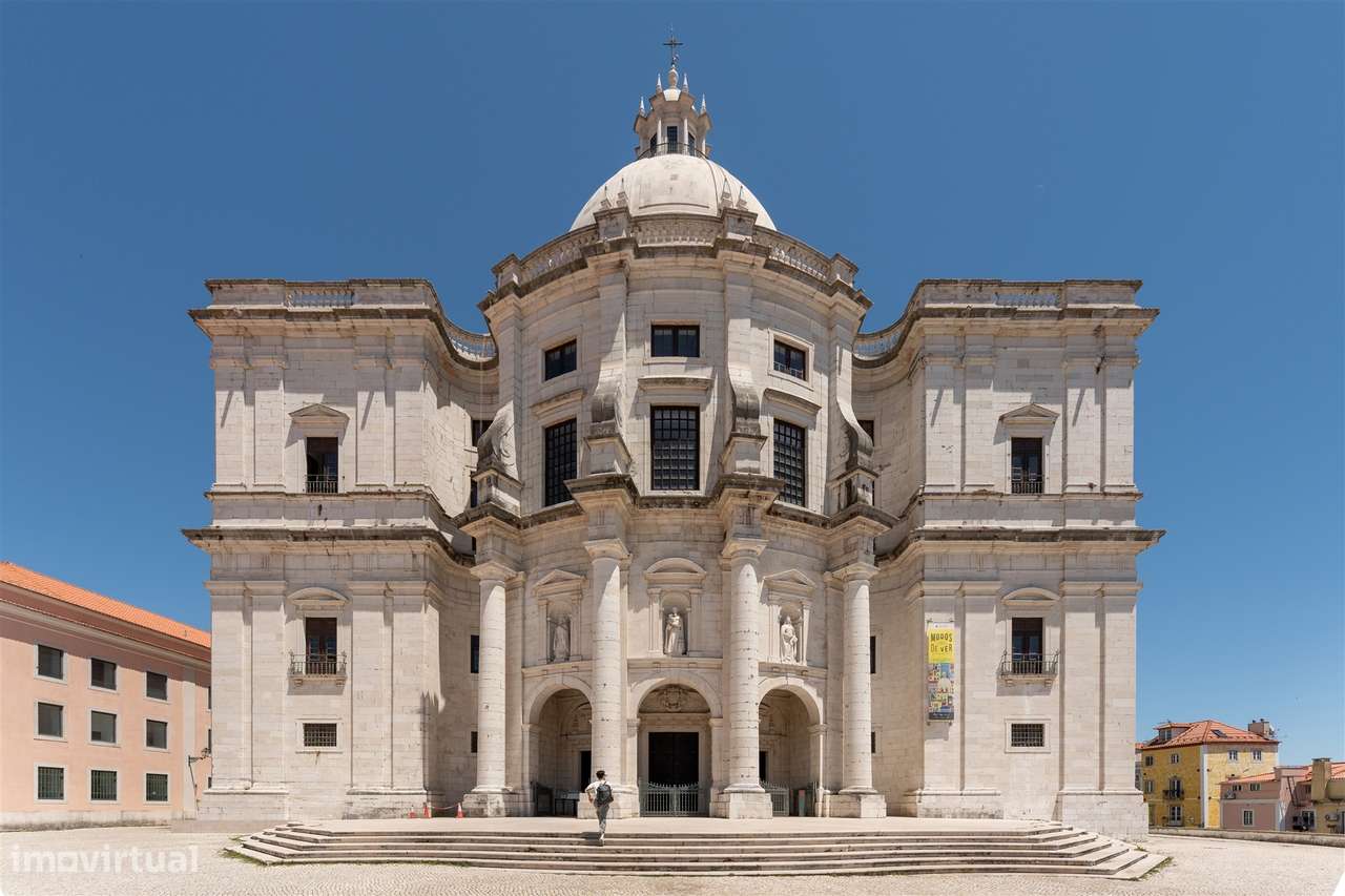 Apartamento T2 renovado, às portas de Alfama, Lisboa.-23