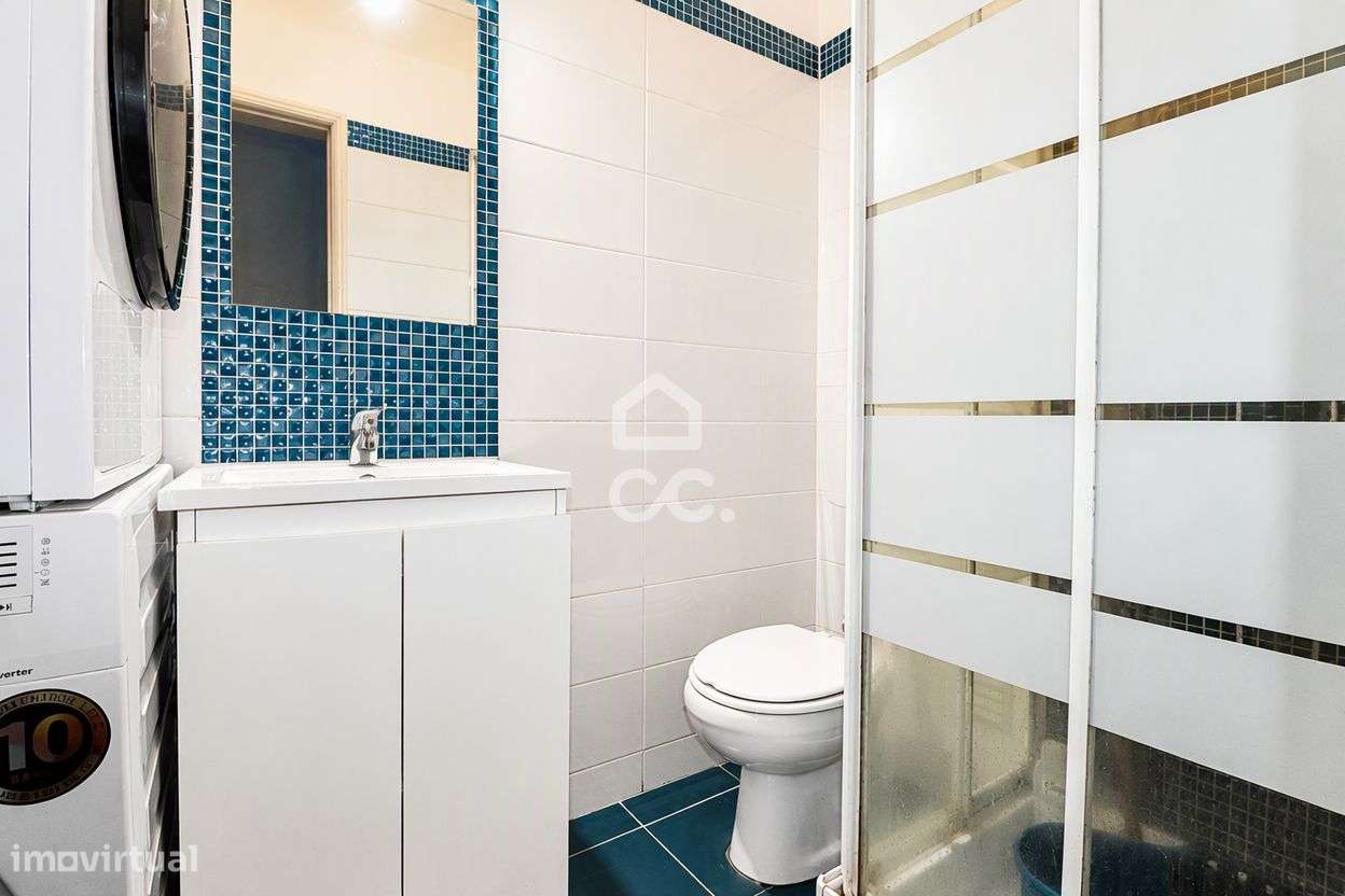 Apartamento T3 usado com 2 wc´s, varanda e ar-condicionado no Avelar.-8