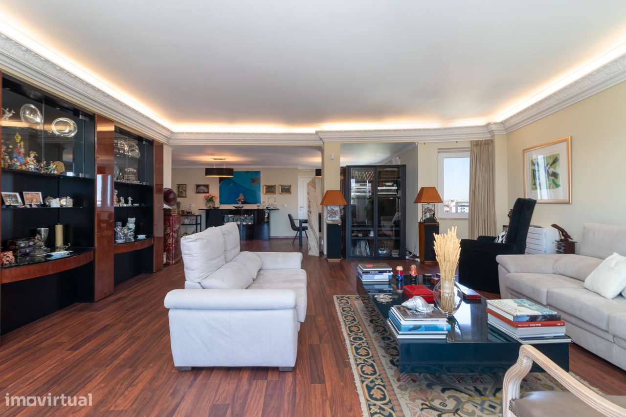 T3 Av. João XXI | 200m2 | 2 Elevadores | 2 Parqueamentos | Arrecadação-1