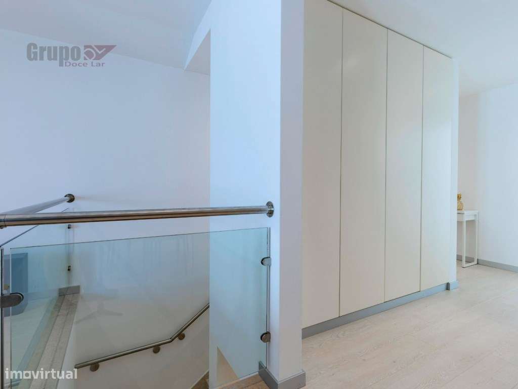 T2 Duplex Exclusivo a 150m da Praia com Vista Mar e Castelo- Sesimbra-32