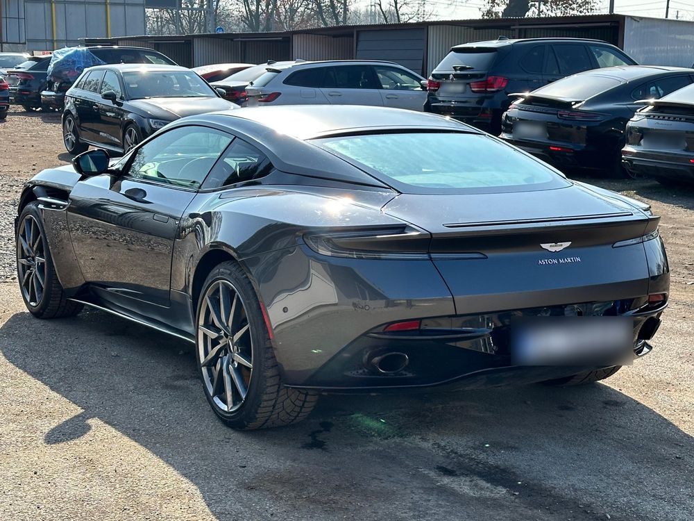 Aston Martin DB11 2018