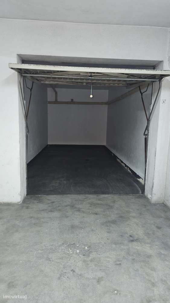 Garagem espaçosa de fácil acesso - Grande imagem: 5/8