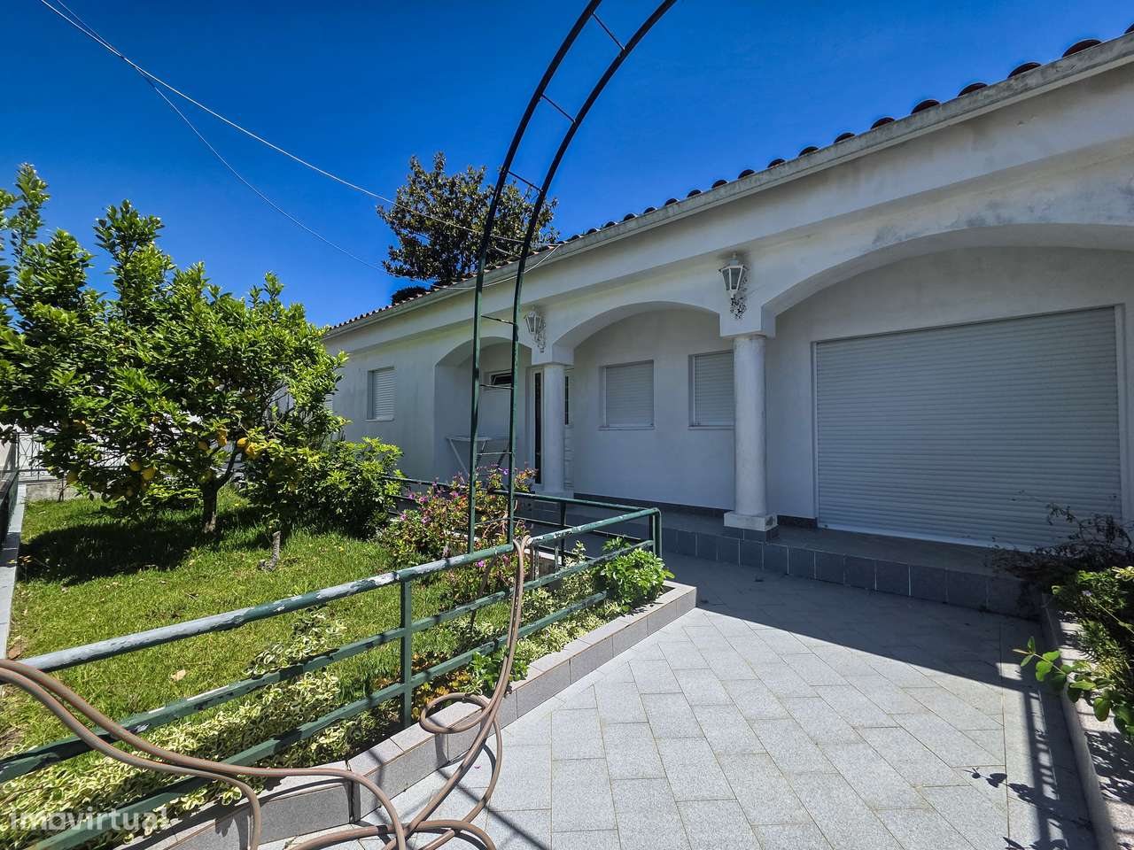 Moradia T5 em Darque com Jardim, Garagem e Anexo-20