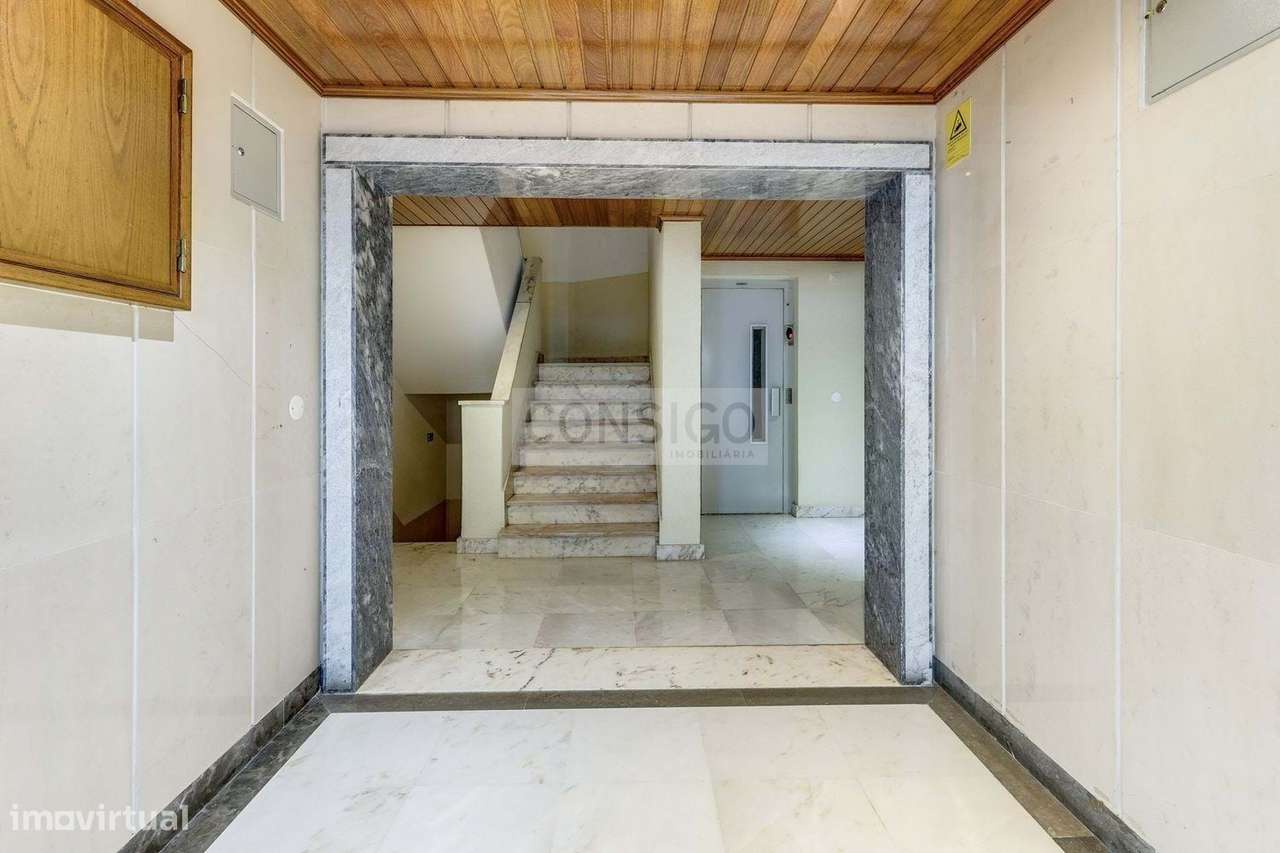 Apartamento T3 com garagem em Rio de Mouro-9