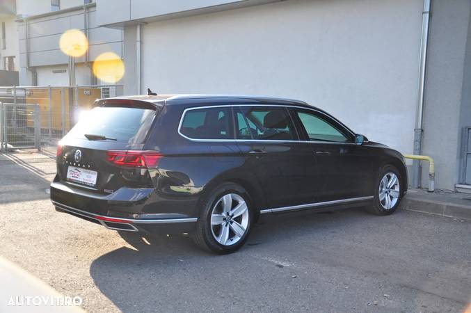 Volkswagen Passat Variant 2.0 TDI SCR 4Motion DSG Elegance - 4