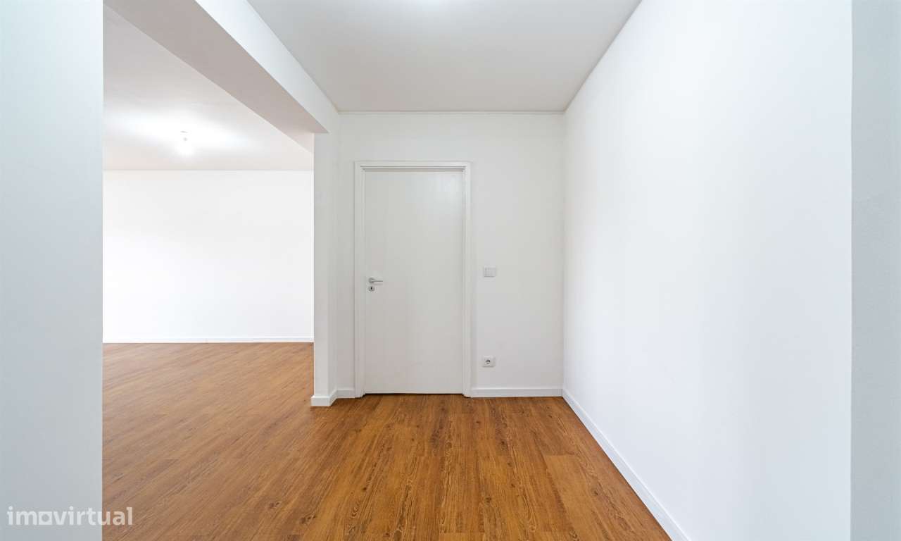 Apartamento T2 Remodelado - Garagem -Metro - Norteshopping- Matosinhos-11