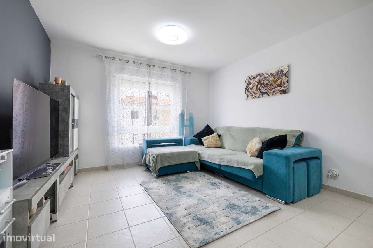 Apartamento T3 com arrecadação em Portimão-0