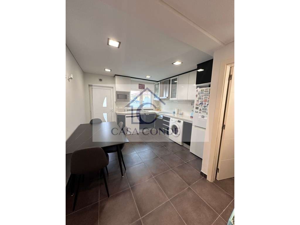 Moradia t3 triplex em banda na quinta do conde - Grande imagem: 3/25