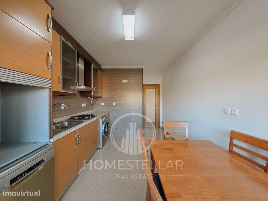 Apartamento T2 Atalaia com Arrecadação e Parqueamento-15