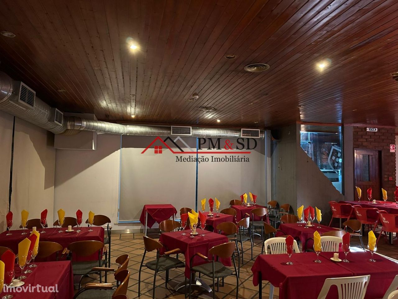 Vende-se espaço para Restaurante/Bar junto ao centro de Leiria (165.0