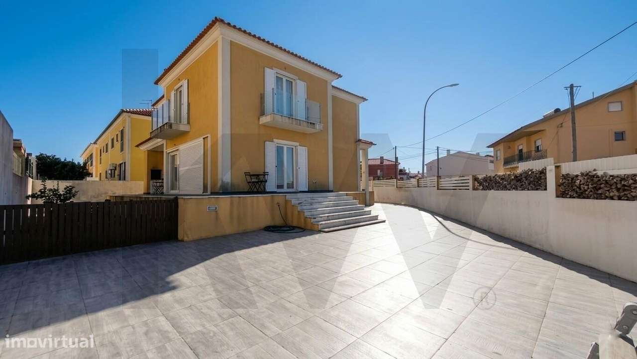 Moradia Isolada T4 Moderna no Algueirão: 311m2, Sala de Cinema, Garage-53