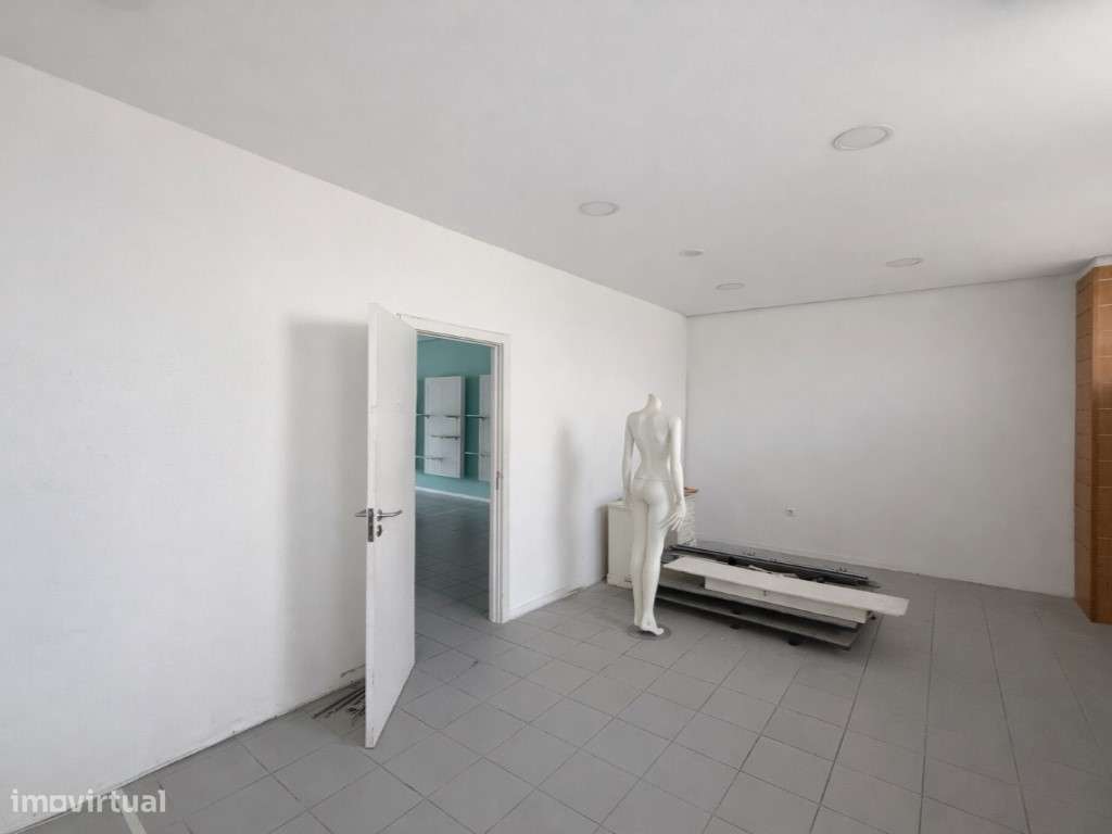 Loja para Venda no Centro de Lousada-9