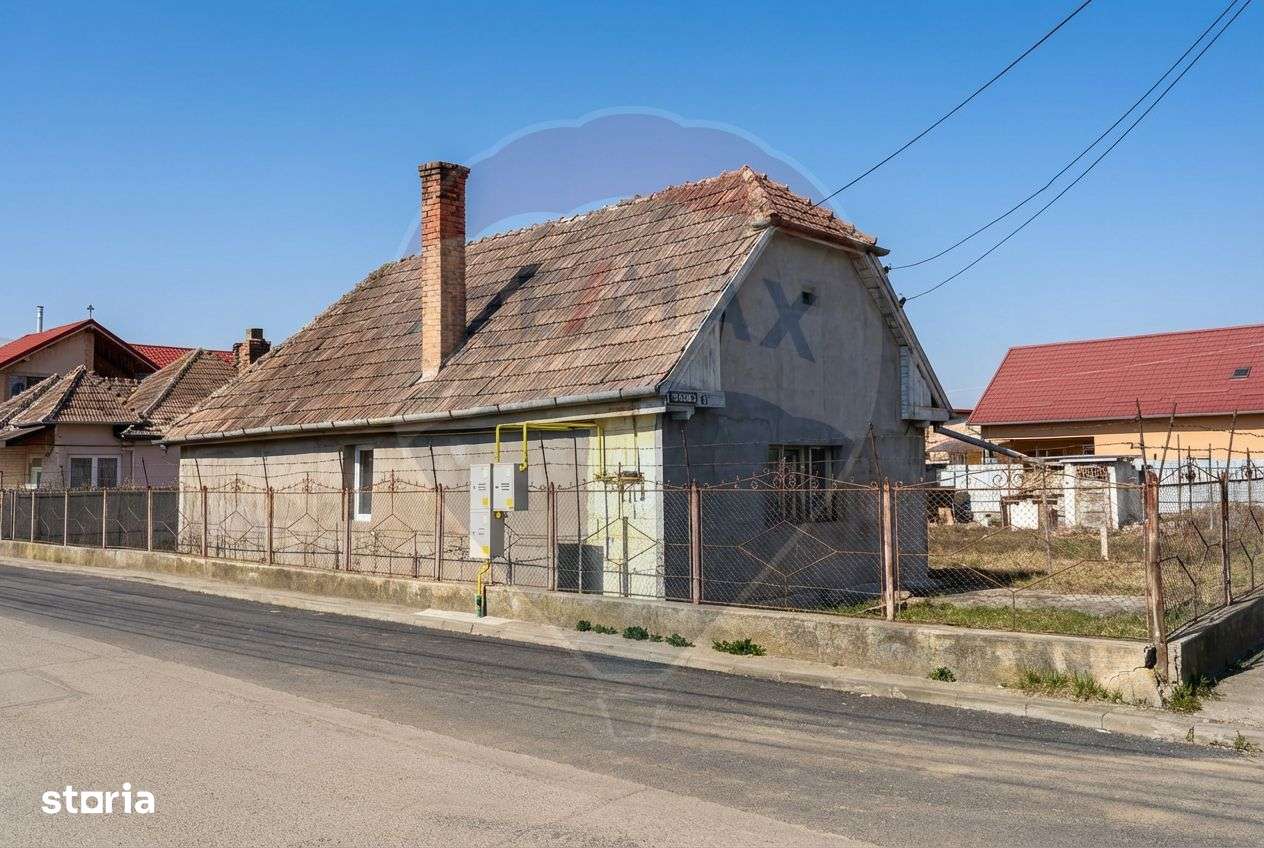 Casă cu teren generos la colț de intersecție - cartier Poiana-13
