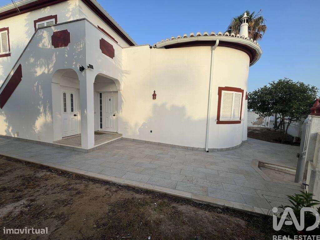 Casa / Villa T6 em Alcantarilha e Pêra de 122,8 m2 - Grande imagem: 3/21