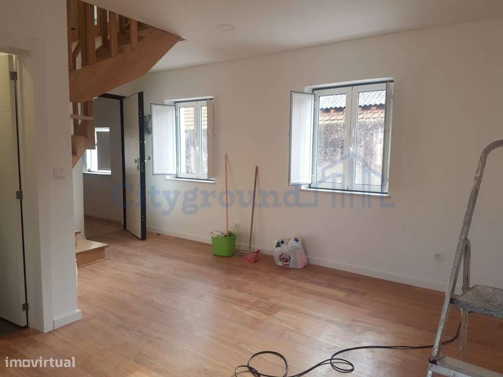 Apartamento T3 Duplex com vista rio-12