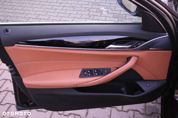 BMW Seria 5 518d - 12