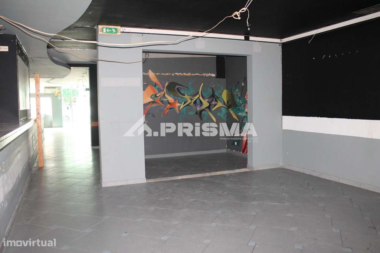 Loja para venda com excelente visibilidade no centro de Alcains - Grande imagem: 3/14