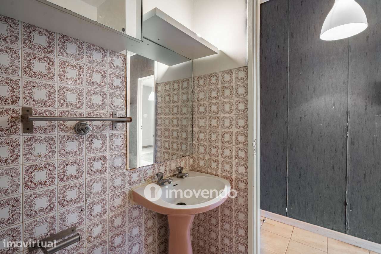 Apartamento T1 para renovação, junto da Praia de Paço de Arcos-21