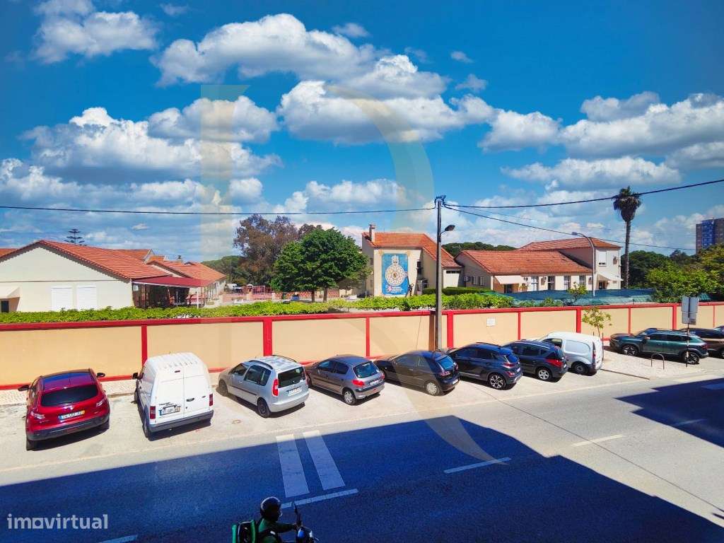 Apartamento T4 remodelado no Laranjeiro - Almada-5