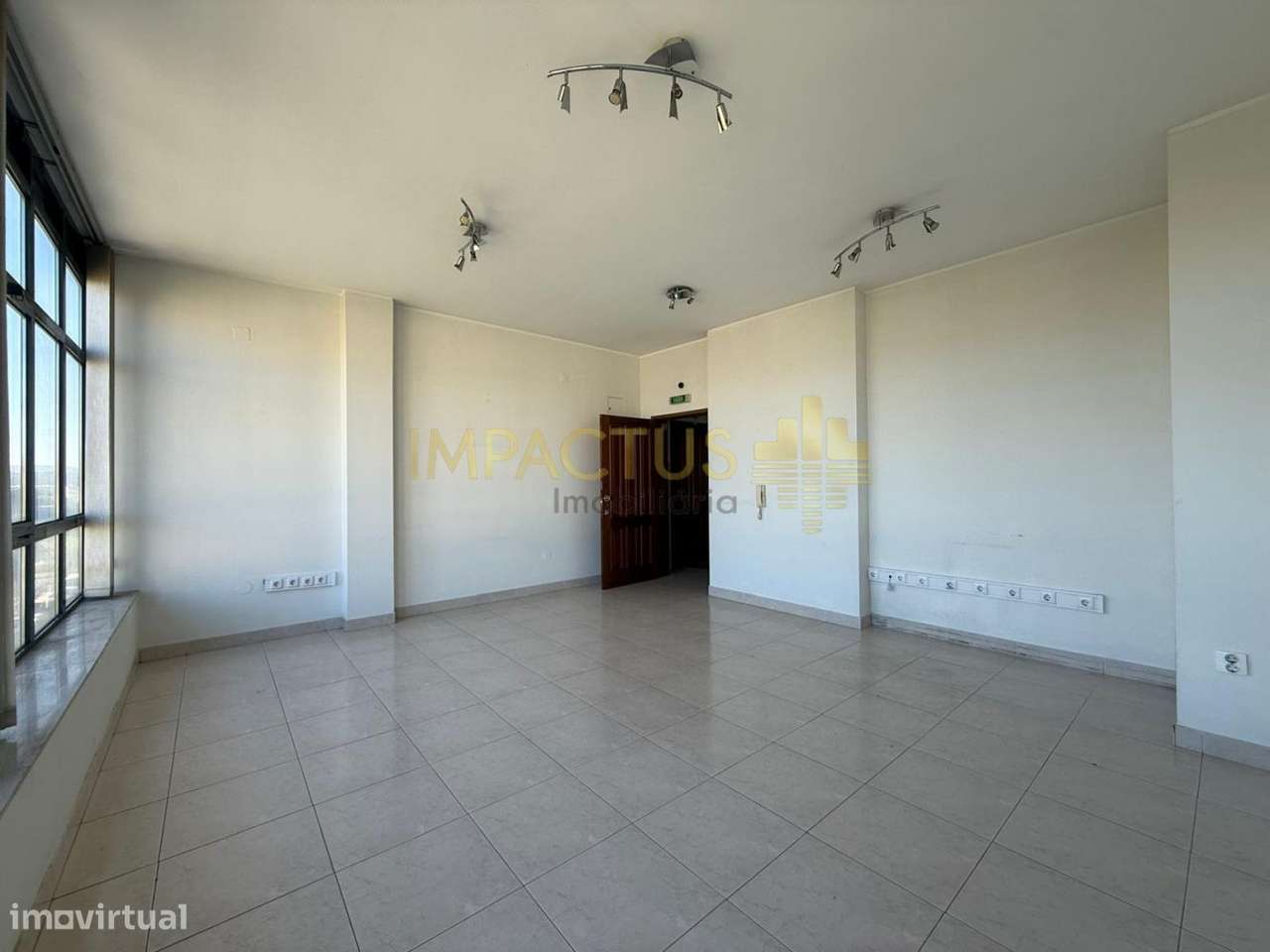 Escritório no centro do Castêlo da Maia - Grande imagem: 3/6