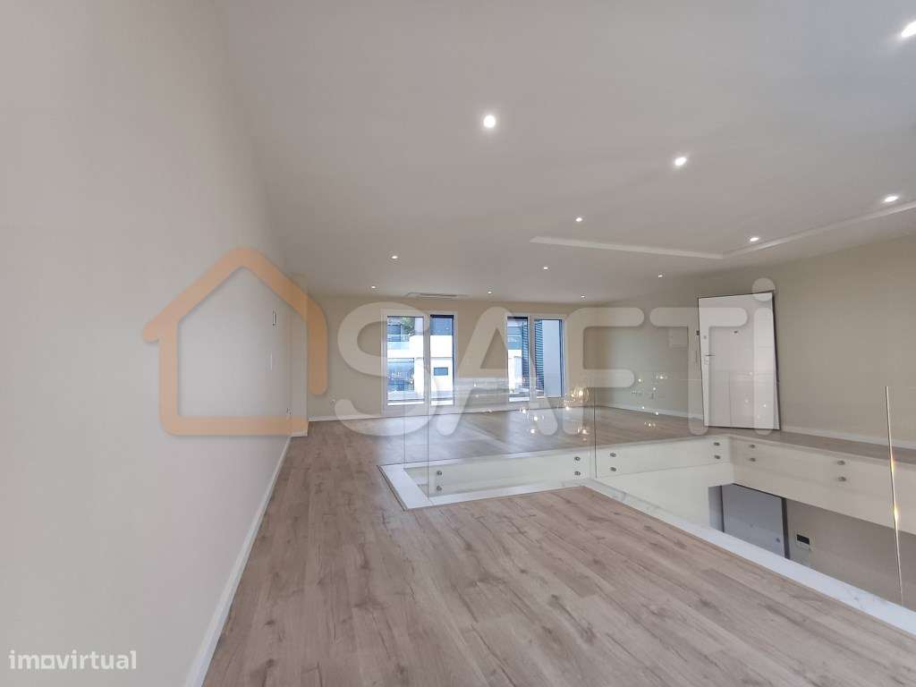 Apartamento T3 duplex de luxo às portas da cidade do Montijo - Grande imagem: 5/40