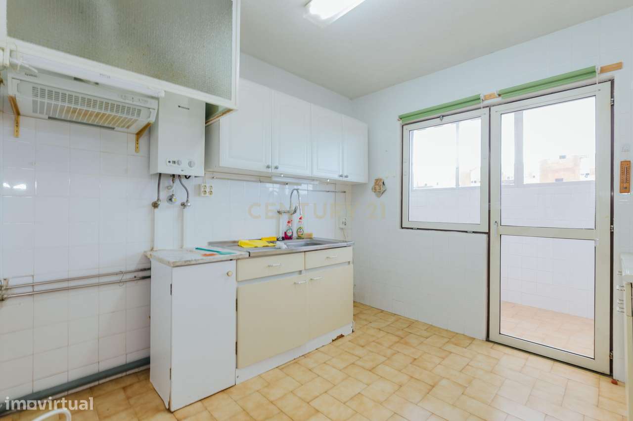 Apartamento T4 à venda no Barreiro-1