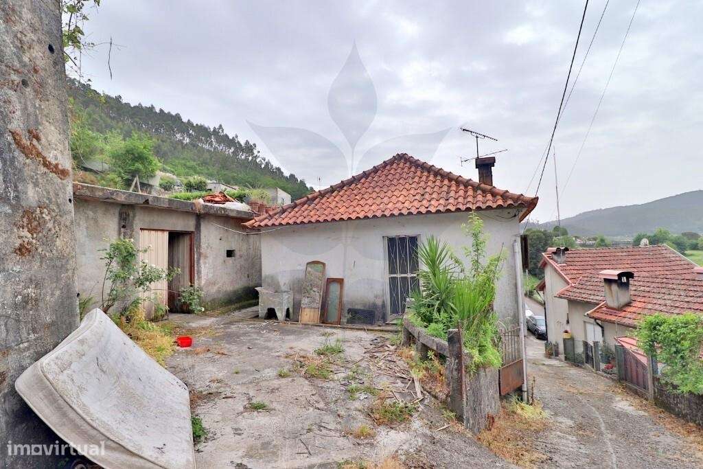 Duas Moradias em Escudeiros c/ aprox. 3.200m2 de terreno-18