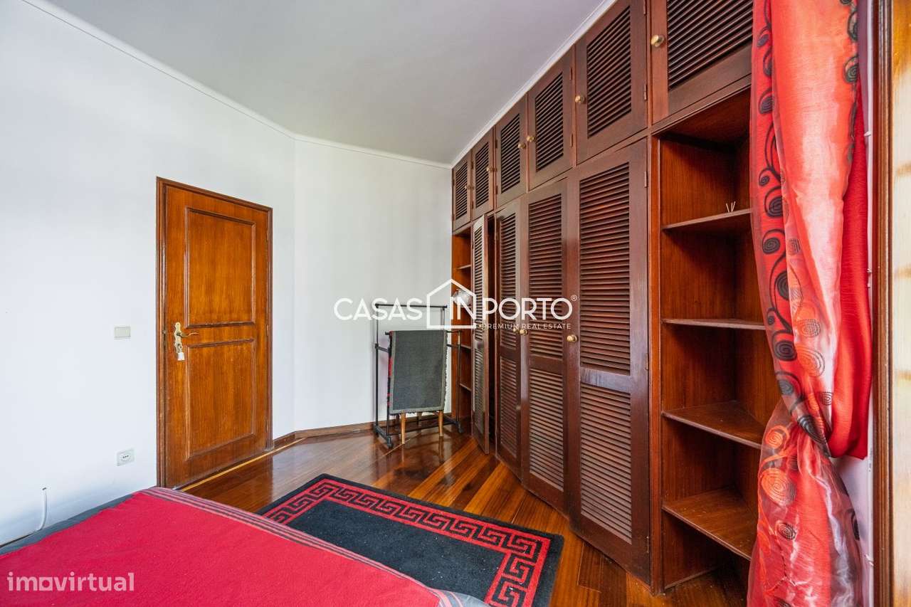 Moradia V5 - Estilo Americano com Piscina e Campo de Ténis – Entre-30