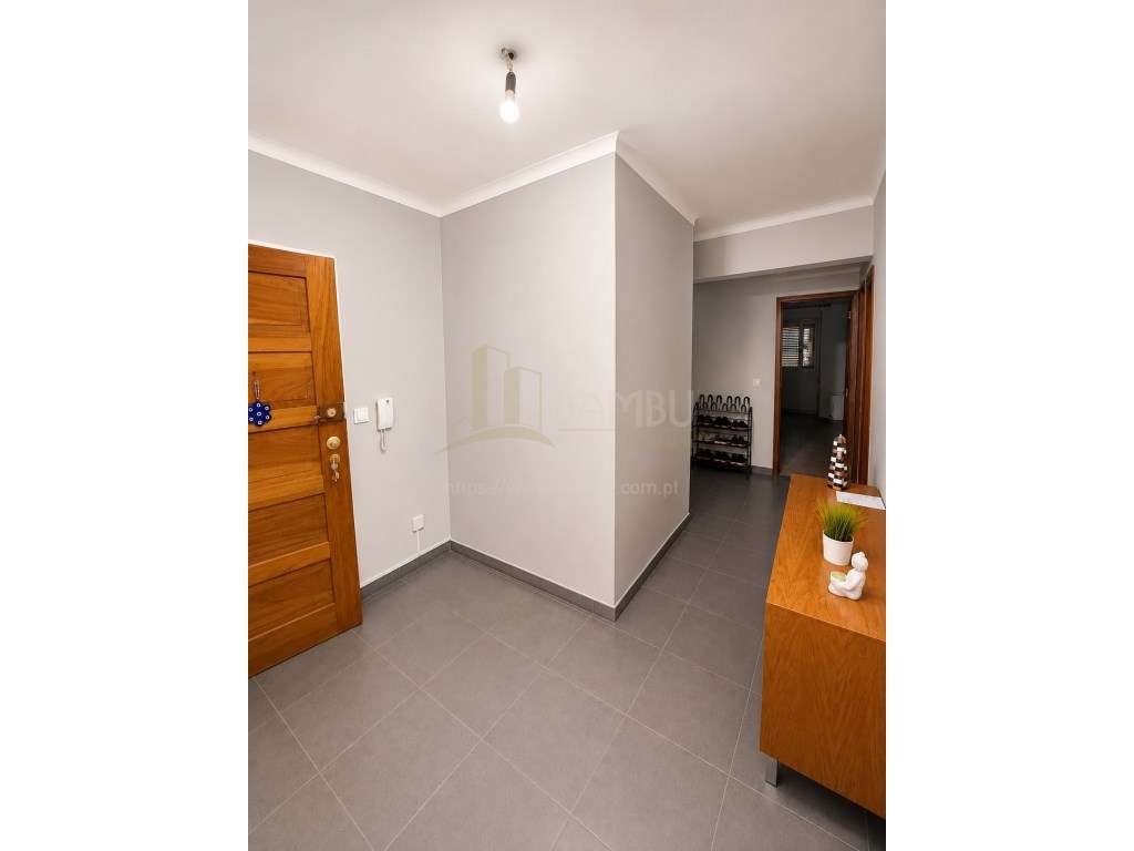Apartamento T3 no centro de Valença para venda-4