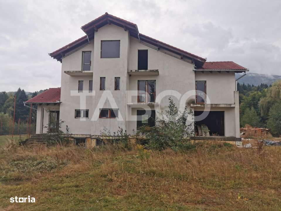 Pensiune  la Rosu480 mp de vanzare Statiune Climaterica Sambata de Sus - Imagine principală: 1/9