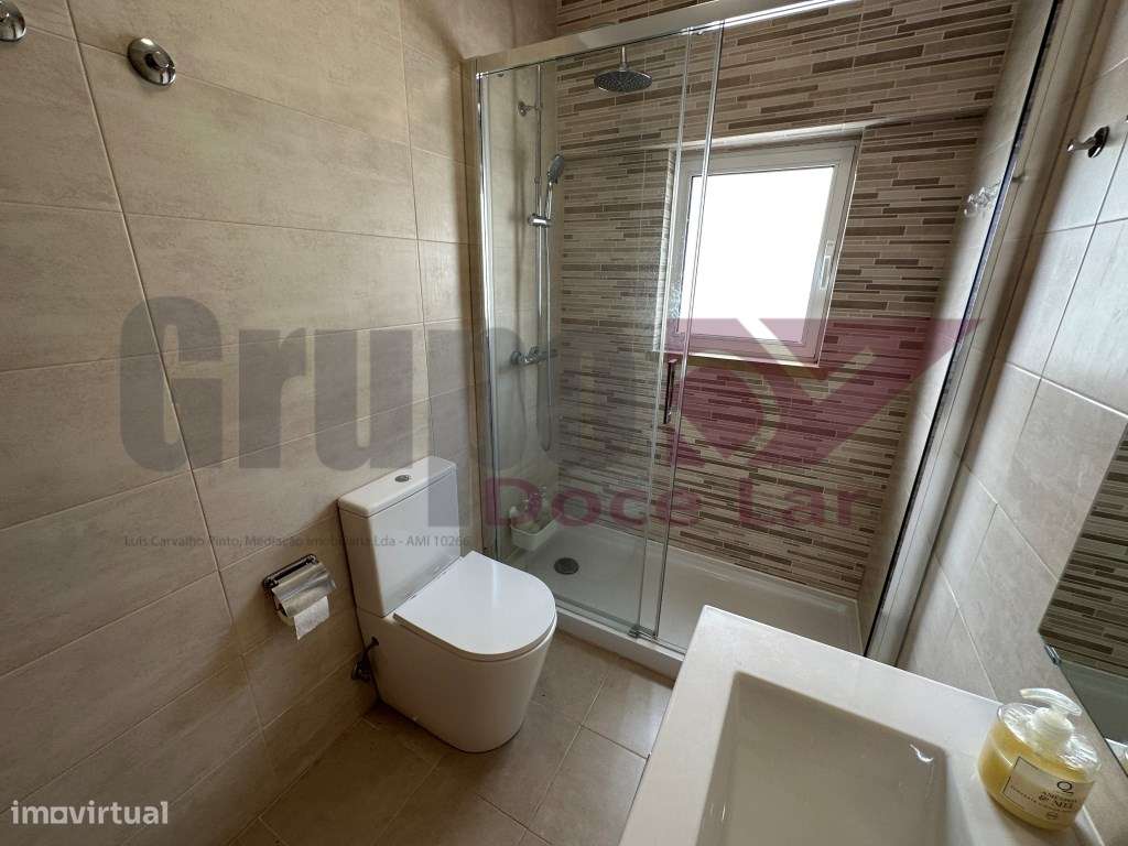 Apartamento T2+1 com Sótão a 350metros da praia de Sesimbra-19