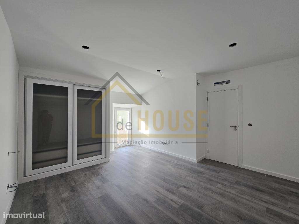 Moradia T3, com espaço exterior perto da Praia-5