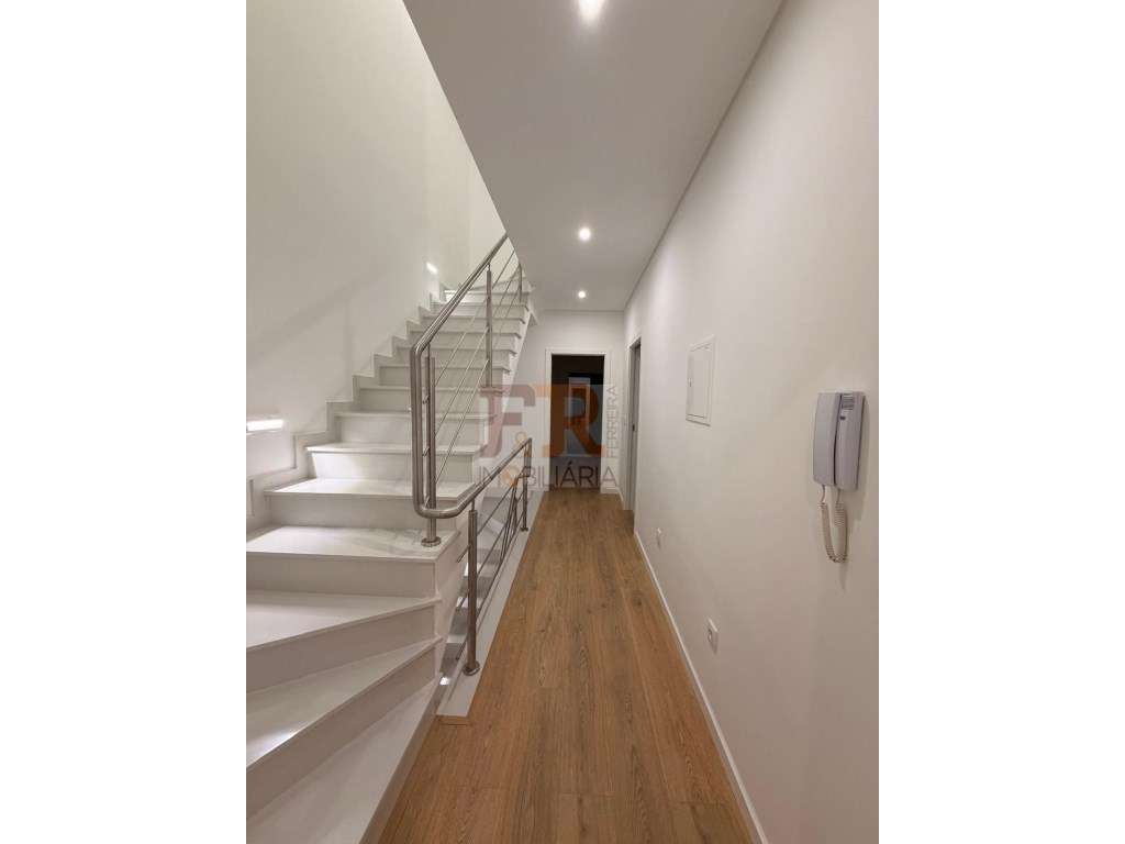 Moradia Geminada Gaveto T3 com Garagem Quinta do Conde-36