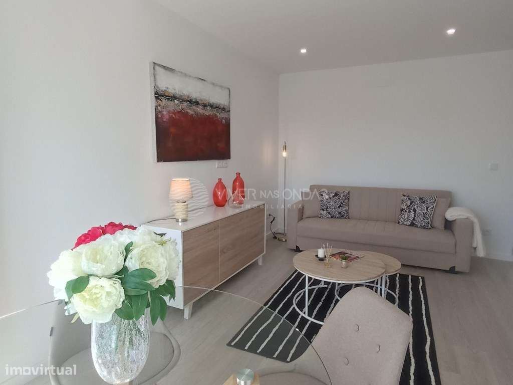 Apartamento T3 totalmente remodelado, com varanda, em Benfica.-5