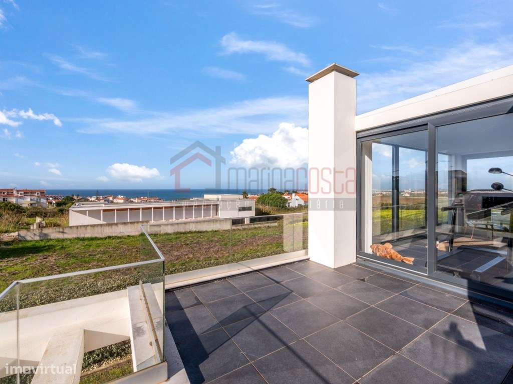 Moradia de Luxo T3 com Piscina e Vista Mar-39