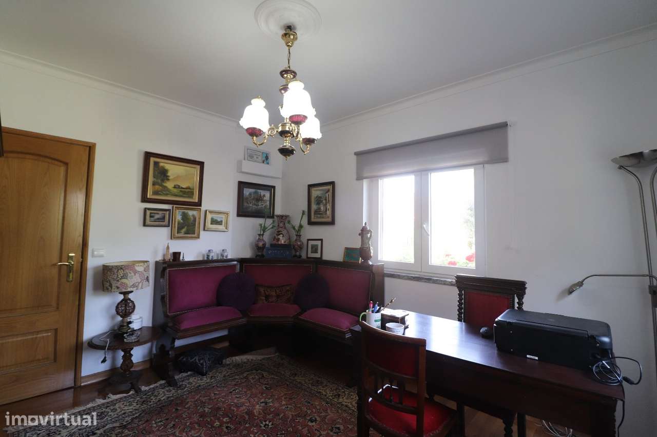 Moradia T4 com Piscina, Cave Ampla-34