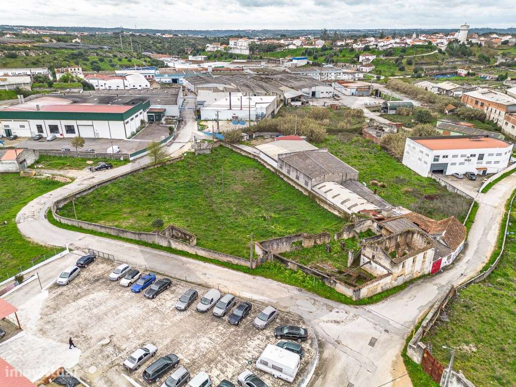 Armazém e terreno industrial para demolir ou reconstruir - Infraest... - Grande imagem: 2/9