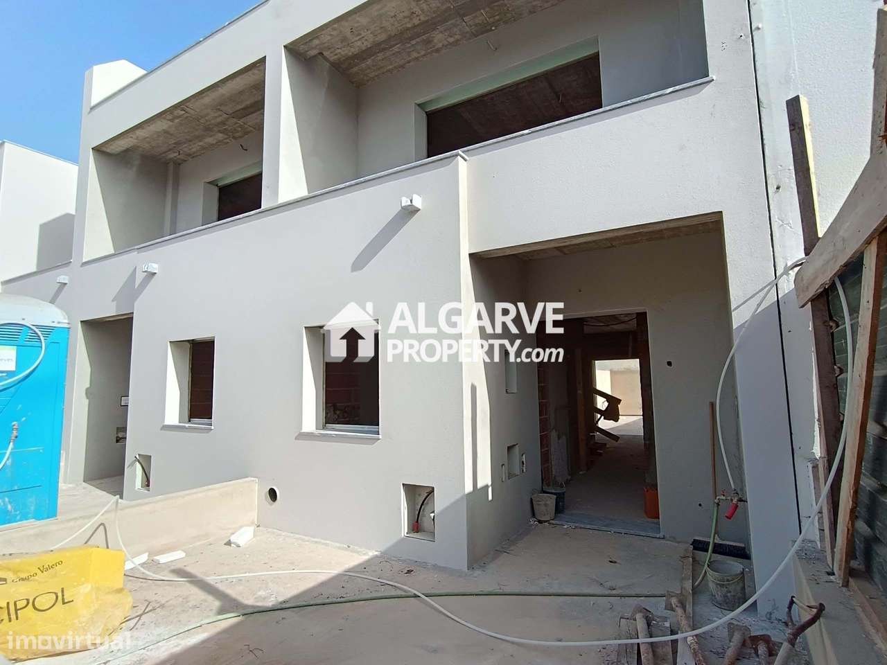 Moradia geminada V2 a poucos passos de cafés e restaurantes com vista - Grande imagem: 5/32