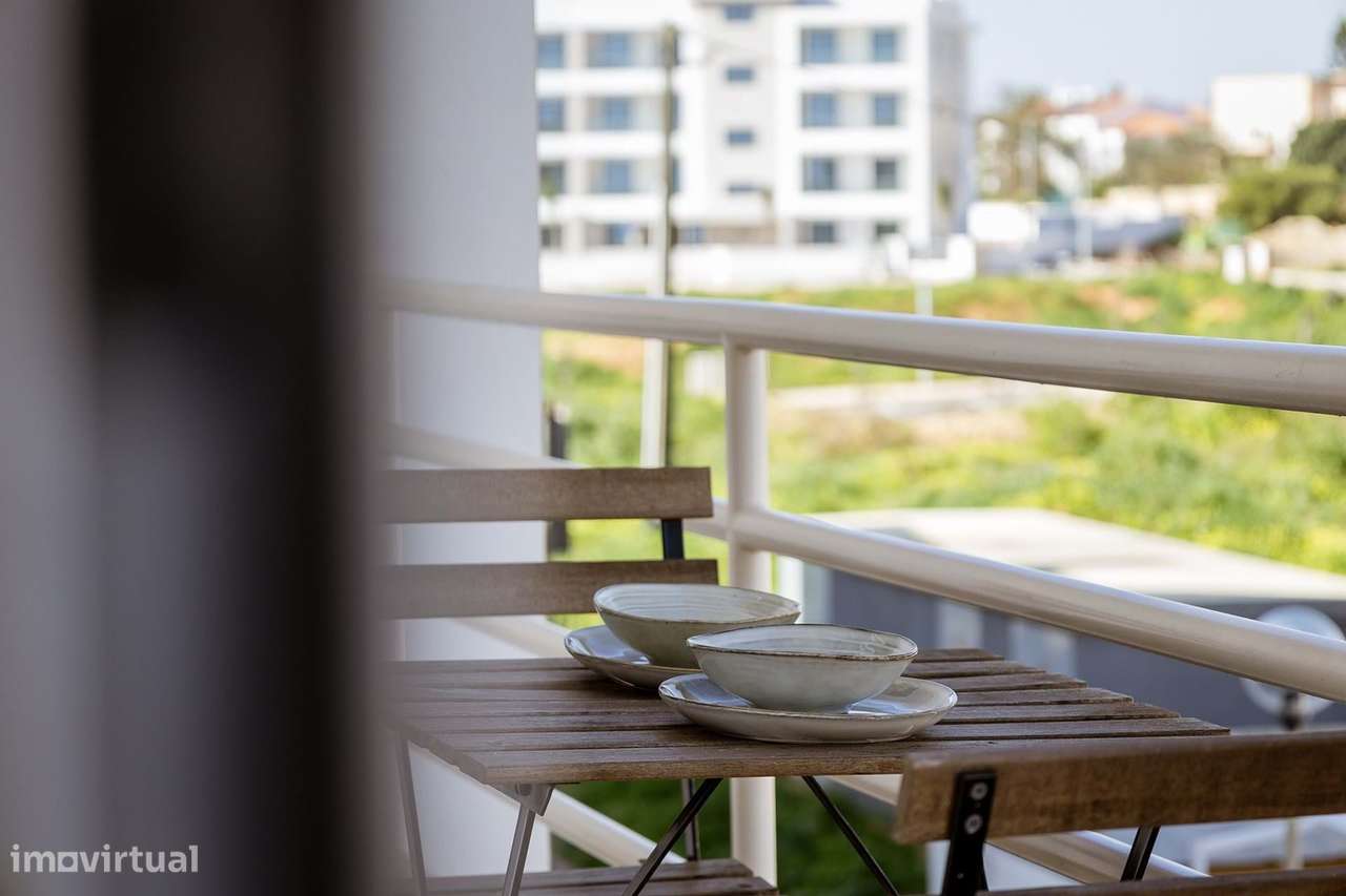 ESPAÇOSO E LUMINOSO APARTAMENTO T2 PARA VENDA PERTO DA PRAIA DA DONA A-24