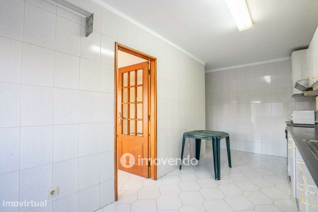 Apartamento T2, com estacionamento e arrecadação, no Porto-7