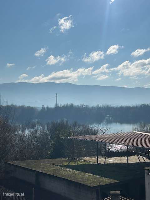 Vende-se Moradia de 3 pisos em Chaves-22