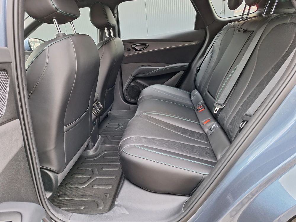 Poj. Bagażnika 675/1535 L / zasięg 1350 km / Kamera Cofania