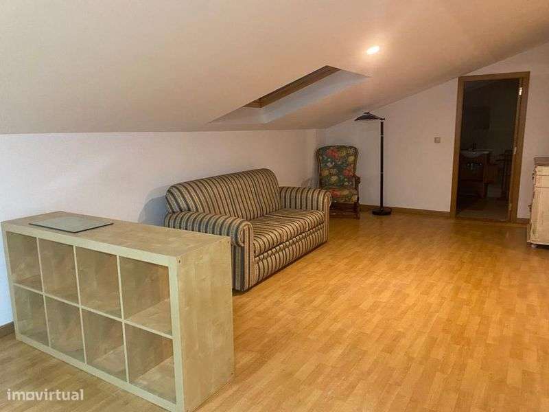 Arrenda-se T1 parte superior de moradia zona Penalva - Grande imagem: 4/11