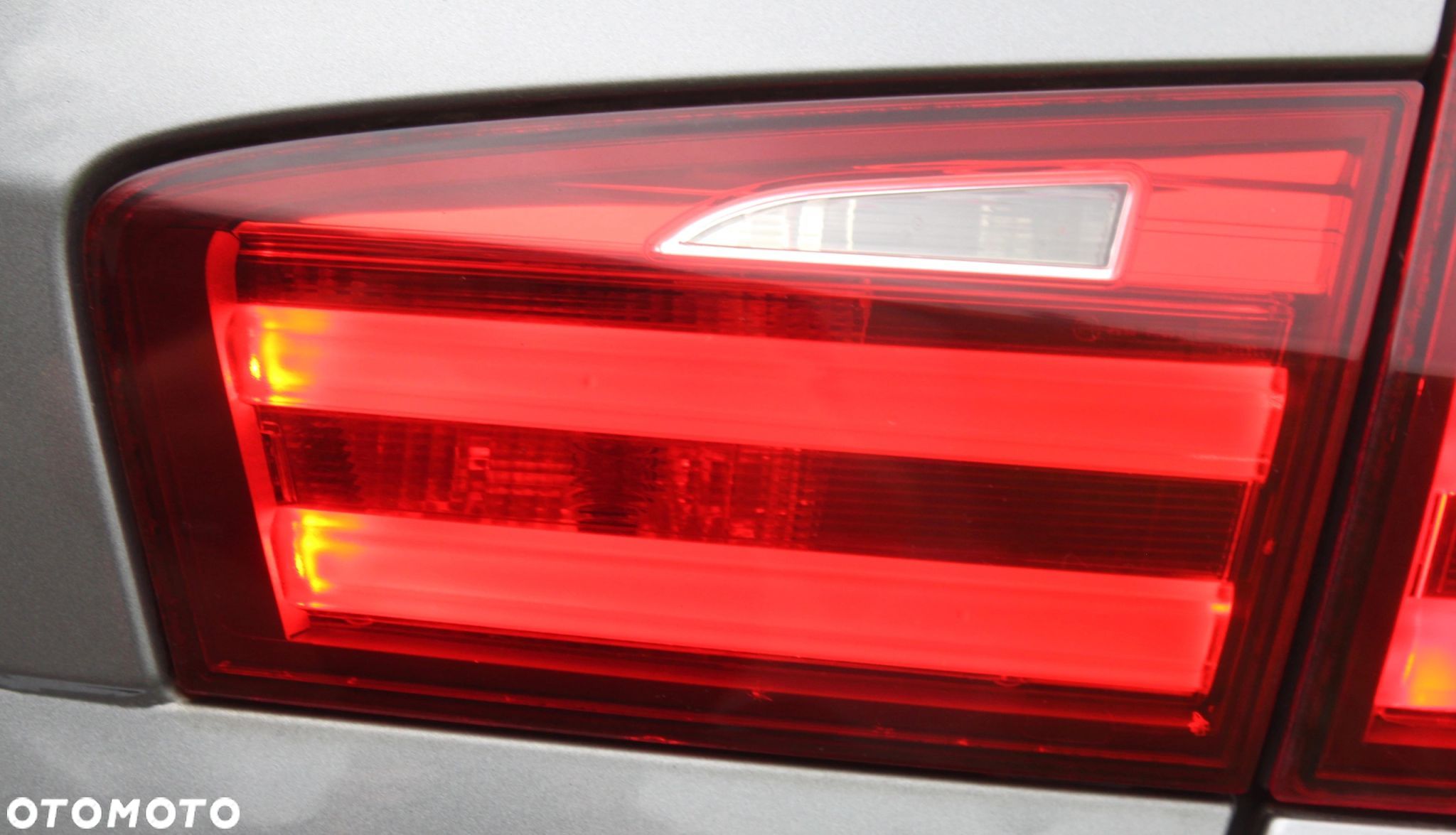 LAMPA PRAWY TYŁ W KLAPĘ BMW F11 PRZEDLIFT - 1