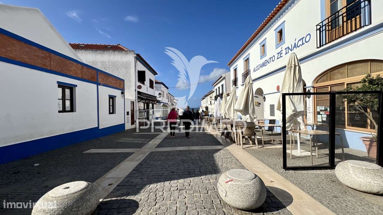 Moradia Com Logradouro e 2 Espaços Comerciais, Centro de Porto Covo. - Grande imagem: 4/35