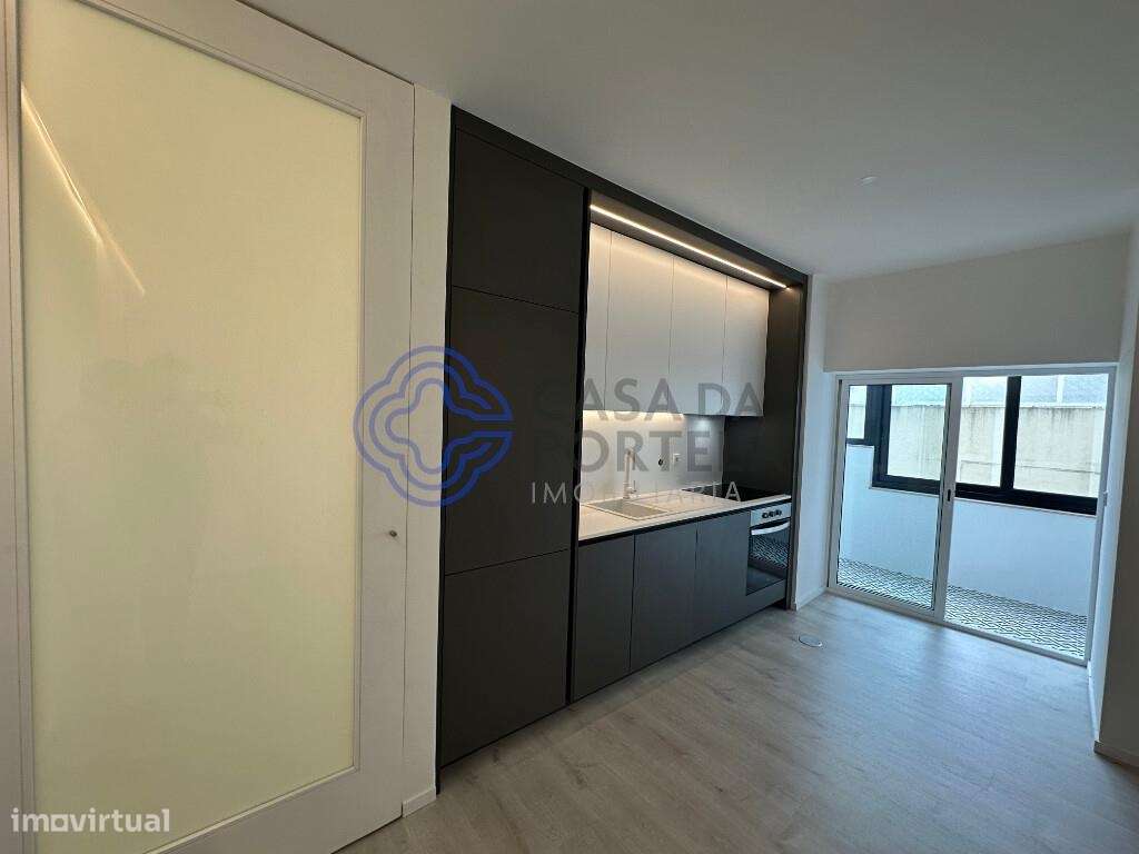 T2 totalmente remodelado para venda na rua de Serralves - Grande imagem: 2/49