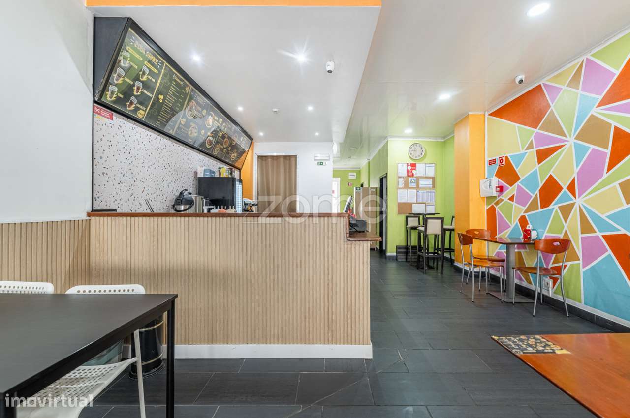 Loja junto à Universidade do Minho, em Gualtar, Braga - Grande imagem: 2/19